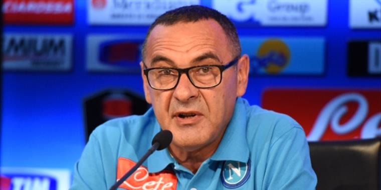 Sarri: «Troppo entusiasmo attorno al Napoli, così Ajax e Atletico Madrid hanno perso»