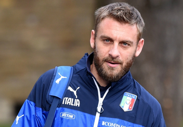 De Rossi: «Oggi per un biglietto ti chiedono quasi le impronte digitali, e invece i croati hanno portato di tutto nello stadio»