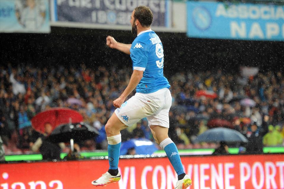 Letterina a De Laurentiis: «Tieni Sarri e non vendere Higuain e Koulibaly»