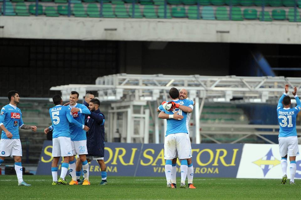 Reina su twitter: «Tornare a Napoli così felici è tanta roba!!!»