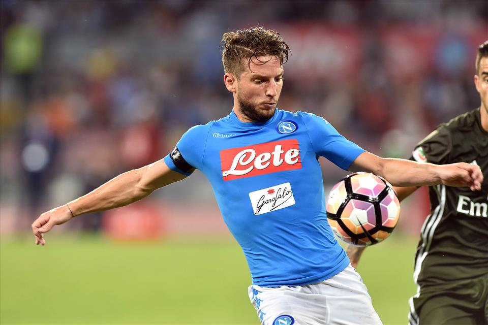 Mertens nun se putette fermà manco mettennole ‘e catenielle dint’ô naso