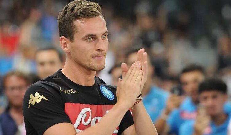 Per l’Ajax e l’agente di Milik, il Napoli avrebbe pagato 33 milioni