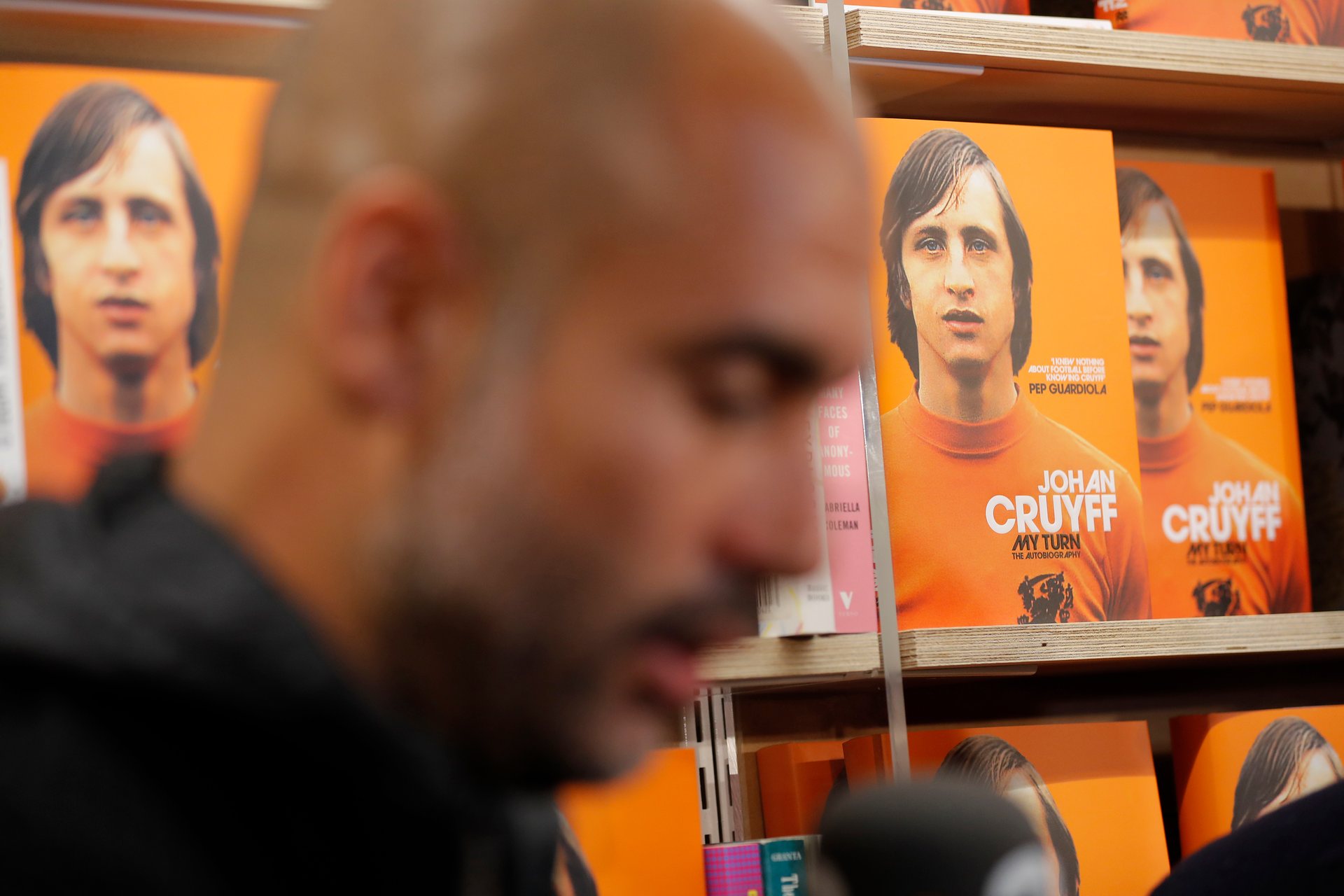 Il tributo di Guardiola a Cruijff: «È unico, senza di lui non sarei qui»