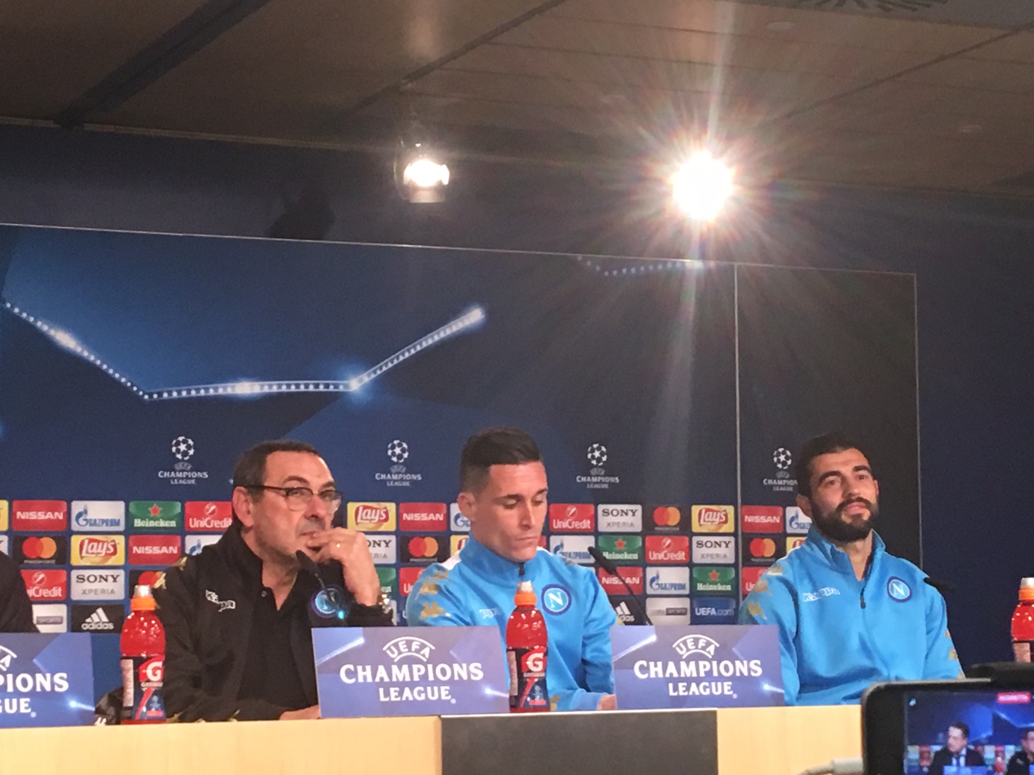 Sarri: «Giocherà il Napoli più offensivo. Serve faccia tosta, non possiamo essere timorosi. Spero che Maradona parli alla squadra»