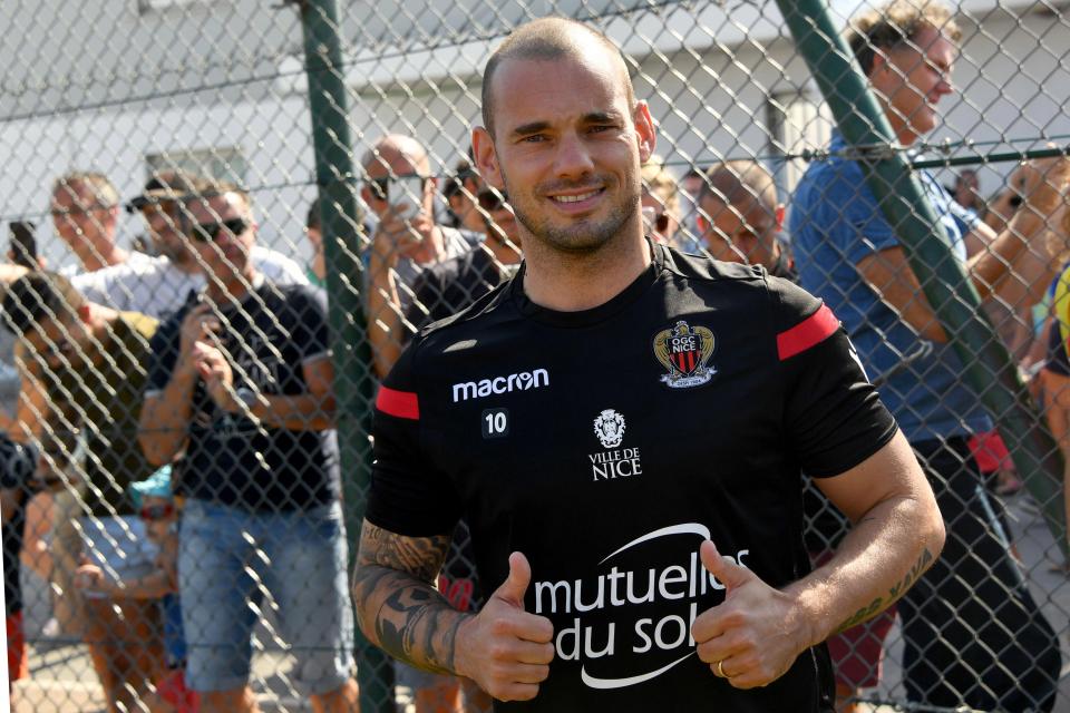 Il Nizza tra defezioni e cessioni: Balotelli e Sneijder fuori per Napoli