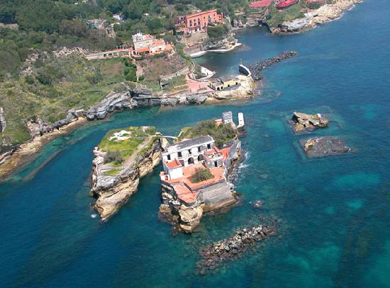 La Gaiola è Napoli, una bellezza oscura