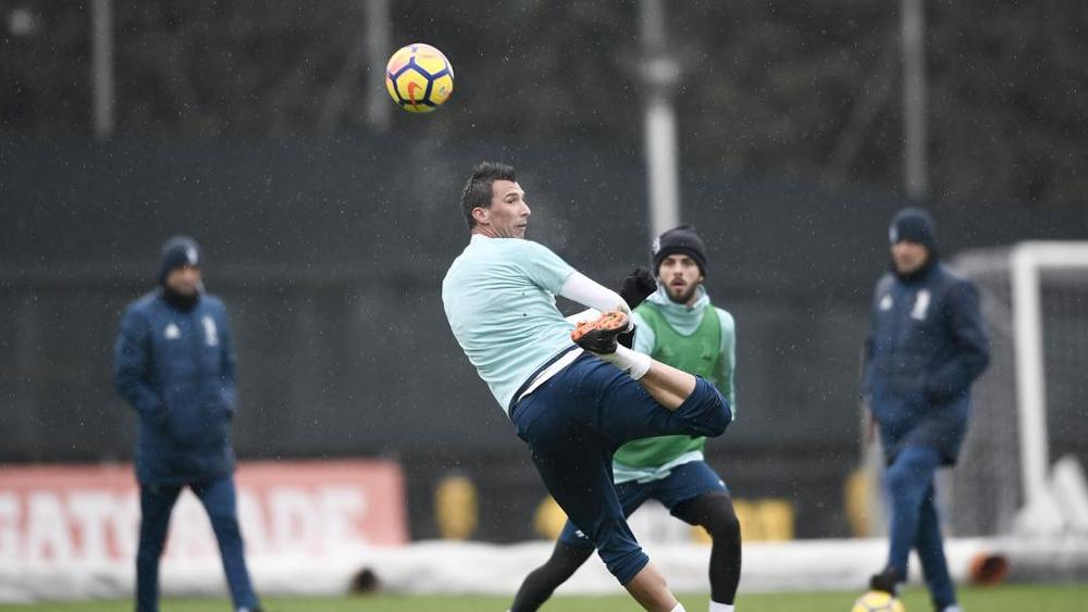 Juventus-Napoli, allenamento per i bianconeri: Mandzukic e Pjanic in ripresa