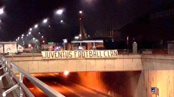 Tensione a Torino, striscioni in città: “Juventus Football Clan”