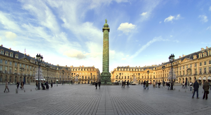 Hemingway, Coco Chanel, Lady D: la storia è passata a Place Vendôme