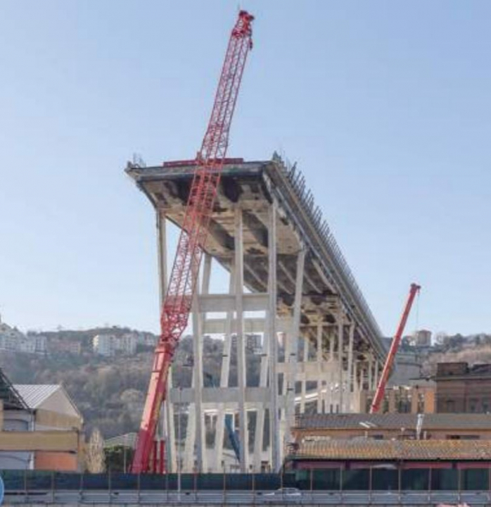 Ponte Morandi: la ricostruzione del Sole 24 Ore e la nebbia che avvolge stralli, impalcato e bobina