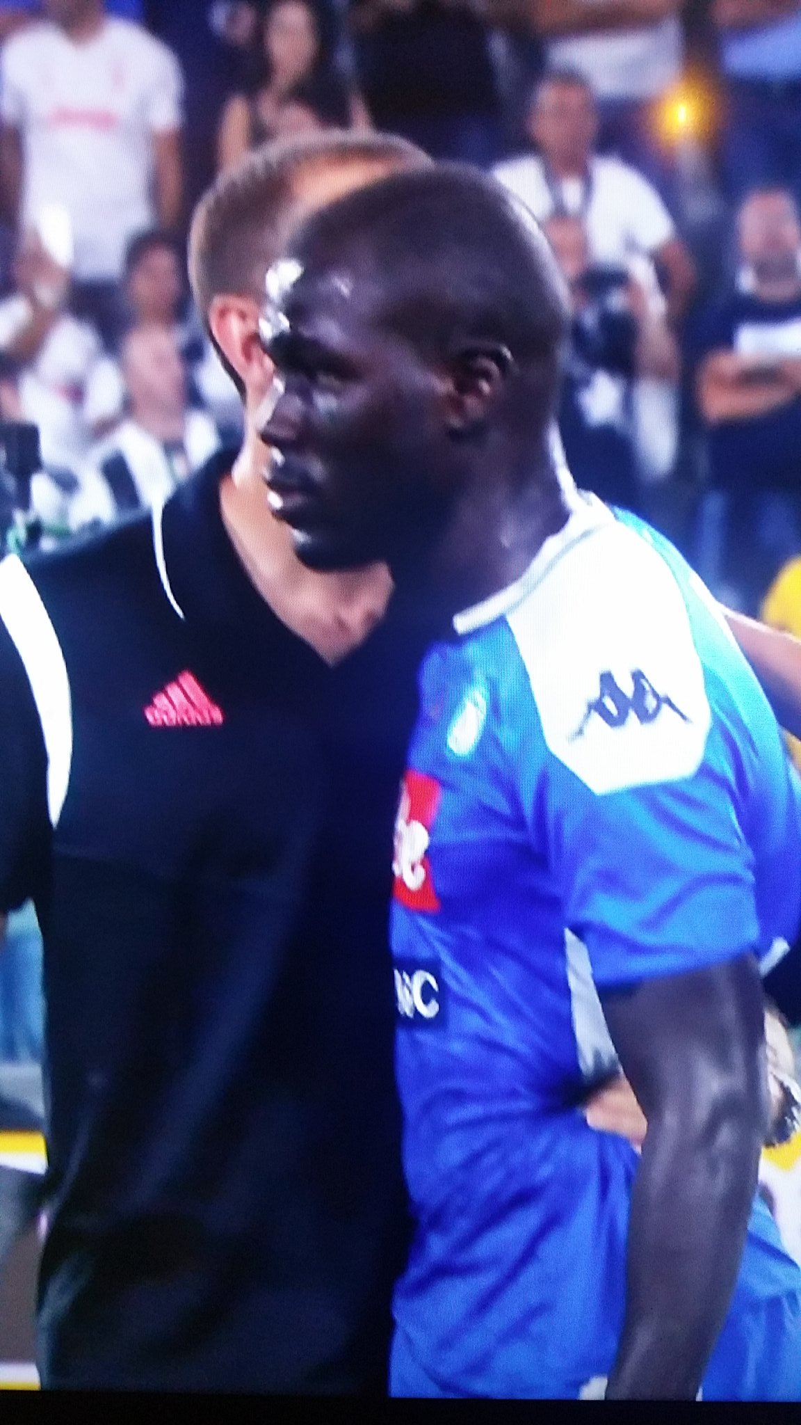 Chiellini Che Va A Consolare Koulibaly è La Foto Più Bella Di Questo