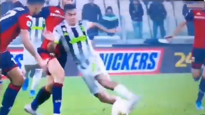 Dybala bis. Simula il fallo e chiama cartellini all’arbitro (e Cassata viene espulso)