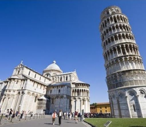 Libero: i turisti stranieri sfregiano i nostri monumenti e noi stiamo a guardare