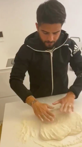 Insigne lancia il #PizzaChallenge