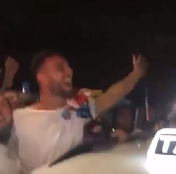 Maksimovic festeggia con i tifosi cantando ‘O surdato ‘nnammurato (VIDEO)