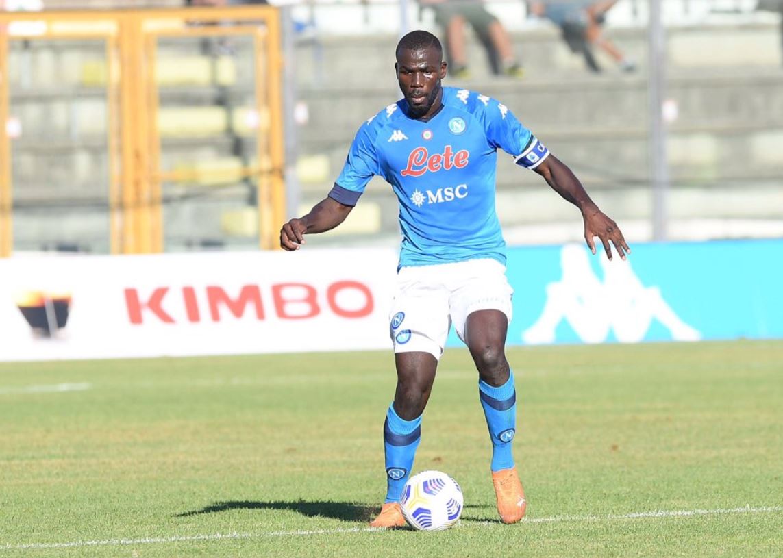 Il pubblico di Castel di Sangro saluta Koulibaly con un’ovazione