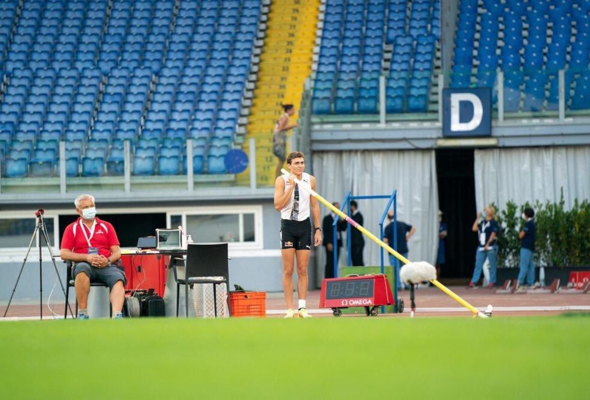 Atletica, Golden Gala: Duplantis batte il record del mondo di Bubka nel salto con l’asta (6,15) 