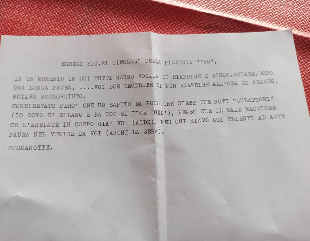 «Non pranzo da voi perché siete culattoni». I ristoratori rispondono al cliente omofobo: «Orgogliosi di esserlo»