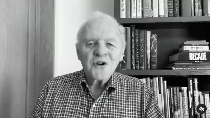 Anthony Hopkins festeggia su Instagram i suoi 45 anni da sobrio: «Resistete e continuate a lottare»