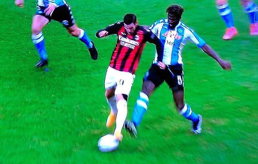 Milan-Napoli, la moviola: il contatto di Bakayoko su Hernandez sembra rigore