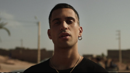 Mahmood: «A scuola sono stato vittima di omofobia. Avevo paura di reagire al bullismo»