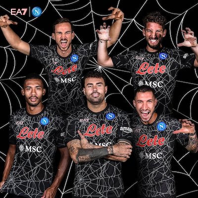 “Stupida americanata”, il noto politologo Cas Mudde stronca la maglia Halloween del Napoli