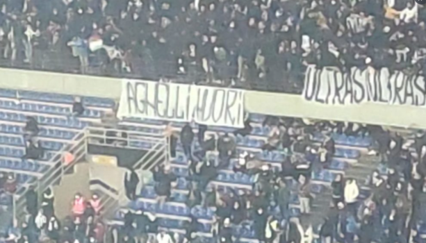 «Agnelli muori», «Ultras liberi»: a San Siro gli sconcertanti striscioni degli ultras bianconeri