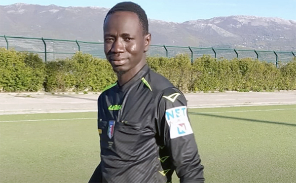 Avvenire racconta la storia di Mustapha Jawara il primo arbitro migrante d’Italia