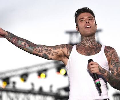 Fedez Mostra La Foto Di Un Hater Ma Sbaglia E Lo Confonde Con Un