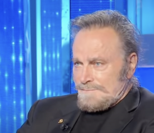 Franco Nero: «Negli Stati Uniti sono ipocriti: ti rompono se fumi una sigaretta all’aperto, poi pippano a sfare»