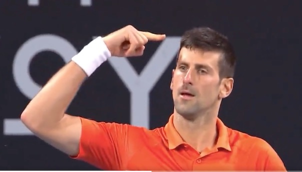 Djokovic vince il torneo di Adelaide e fa segno: «Ho vinto con la testa»