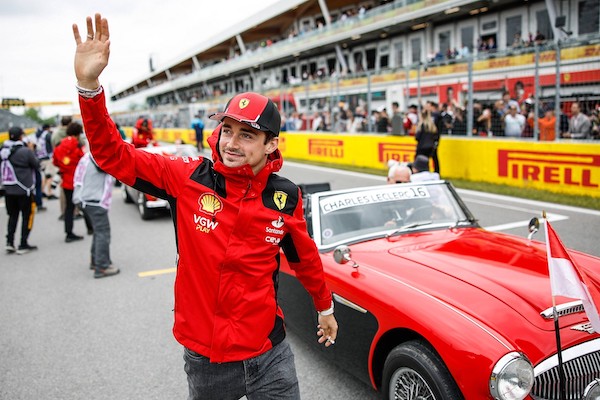 F1, a Baku Leclerc riscatta il botto della mattina e chiude primo le Prove Libere 2