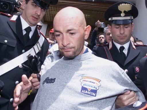 Caso Pantani, l’ipotesi che ha riaperto il caso: “la camorra non voleva che vincesse il giro del ’99” (CorSera)