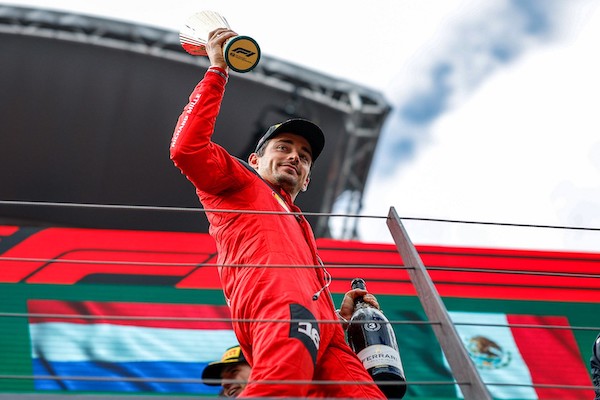 Formula 1, Leclerc trionfa in casa: «Io e mio padre sognavamo che corressi e vincessi qui»