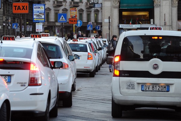 Sciopero taxi, il 3570 di Roma: «Noi contrari ma fermi sennò i colleghi ci minacciano e aggrediscono»