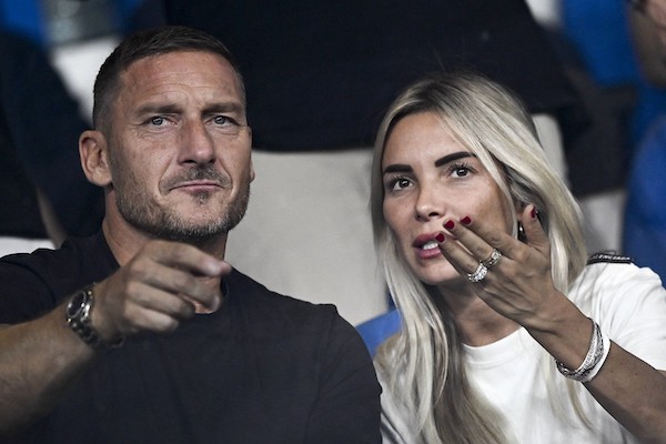 Totti e Blasi alla resa dei conti correnti: «Lui sperpera al casinò», «lei è più ricca di me»