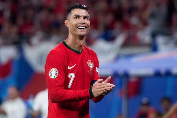 Quasi 40 anni e non sentirli: la rovesciata di Ronaldo in Portogallo Polonia – VIDEO