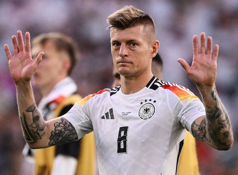 Nell’addio di Kroos le scuse a Pedri: «Perdonami, non volevo farti male»