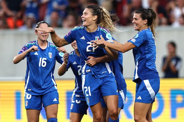 Coraggio, personalità e determinazione: l’Italia femminile ha ciò che manca alla Nazionale maschile