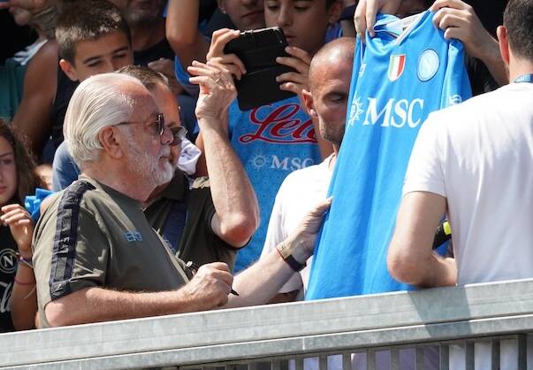 Addio al Napoli virtuoso di De Laurentiis | giocatori più anziani e ...