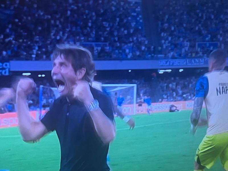 Conte: «Sono i miei primi tre punti da allenatore del Napoli al Maradona. Mi sono emozionato, ci tenevo tantissimo»