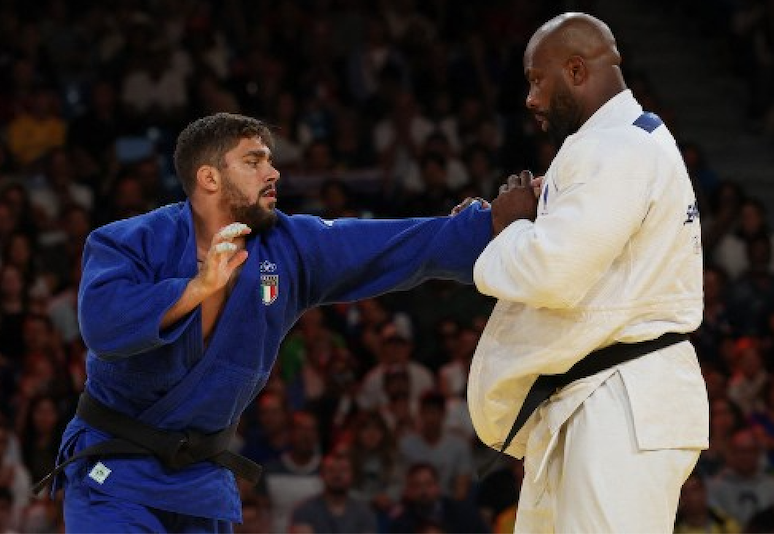 Olimpiadi judo, la caduta di stile del gigante francese Riner col napoletano Pirelli – Rai