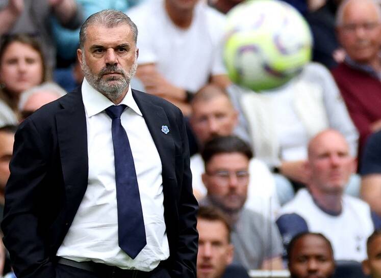 Postecoglou ai tifosi del Tottenham critici con i giocatori: «Prendete un bel respiro e fate un po’ di yoga»