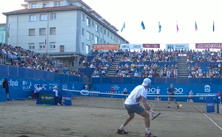 I 200 campi da tennis più incredibili del mondo in un libro: ce n’è anche uno a Positano