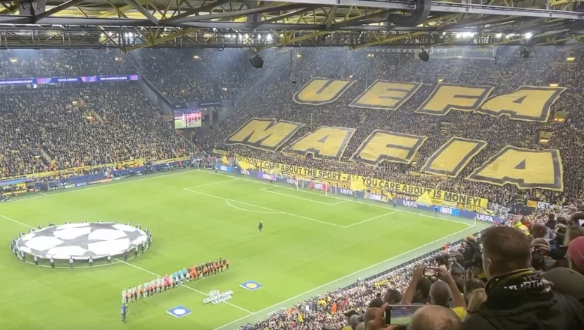 Dortmund, mega striscione in Curva: “Uefa Mafia”