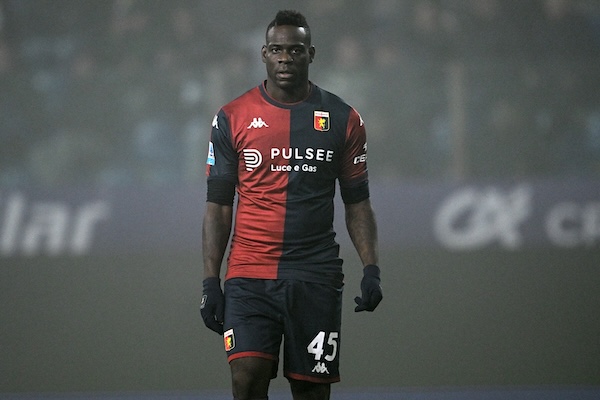 La reunion di Balotelli e Vieira al Genoa: Super Mario pretendeva vacanze extra e non accettava sostituzioni (L’Equipe)