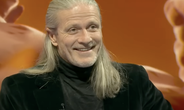 Emmanuel Petit afferma che Pat Rice è morto, costringendo Sky Sports a scusarsi imbarazzanti