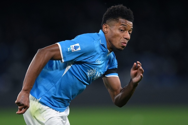 Si è fatto male pure Neres, il Napoli sta perdendo i pezzi