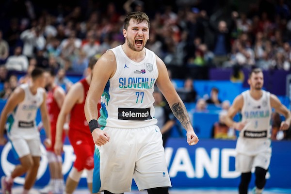 Doncic e il “peso” degli atleti: il pudore del giornalismo e perché fatichiamo a parlarne (El Paìs)