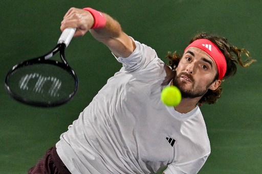 Tsitsipas ha “pezzottato” la sua racchetta per tornare a vincere un torneo